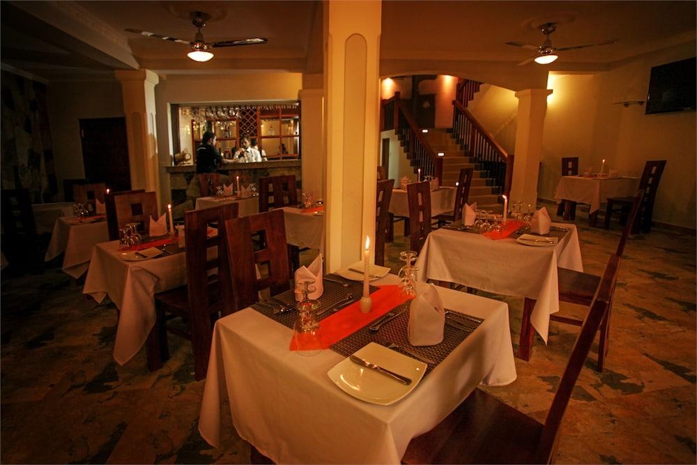 Hotel Travellers Nest Kandy Zewnętrze zdjęcie