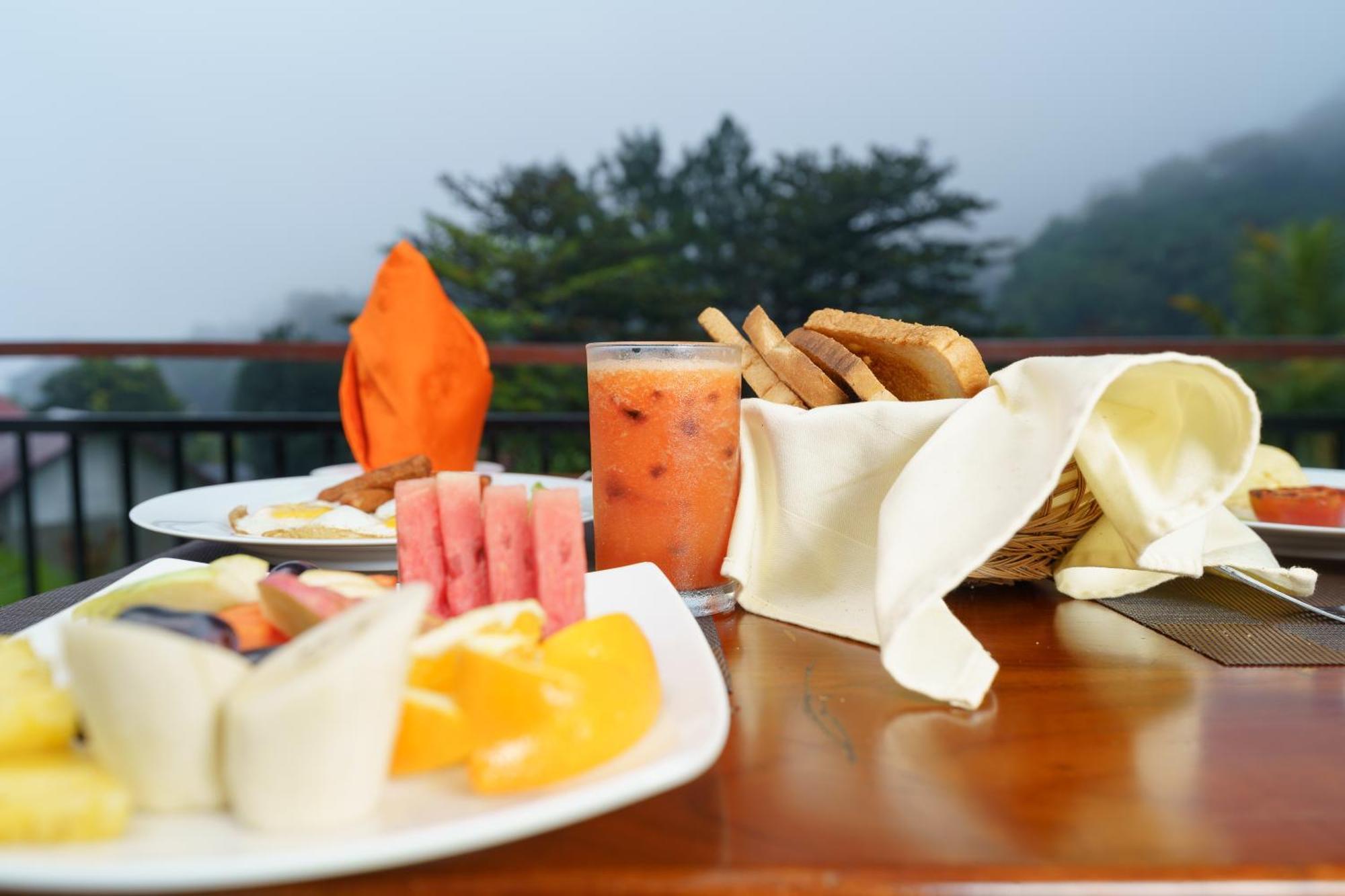 Hotel Travellers Nest Kandy Zewnętrze zdjęcie