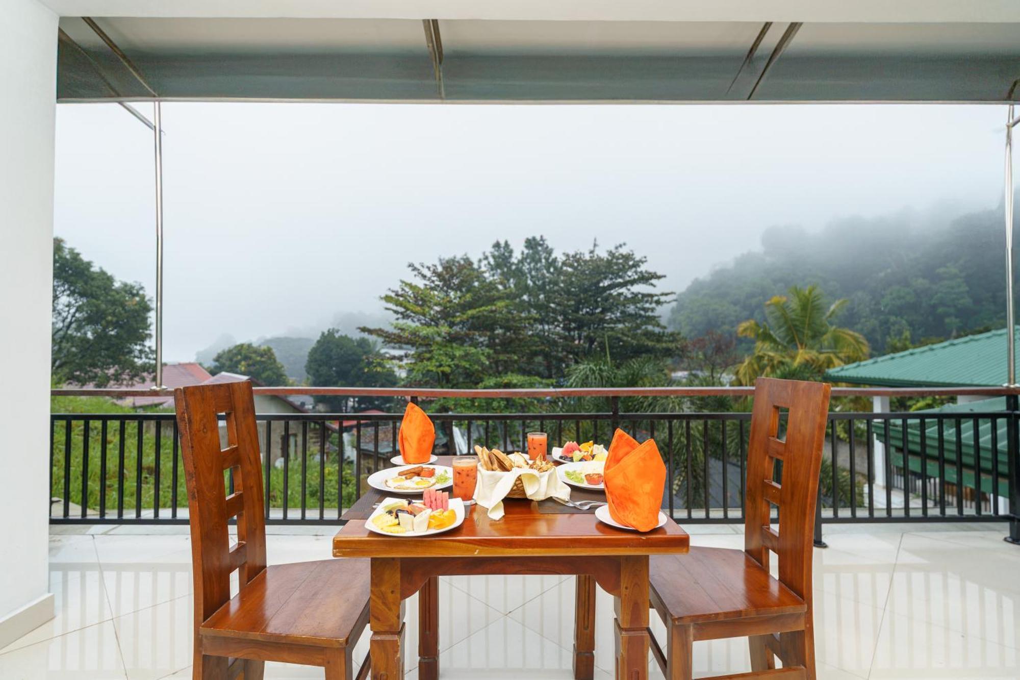 Hotel Travellers Nest Kandy Zewnętrze zdjęcie