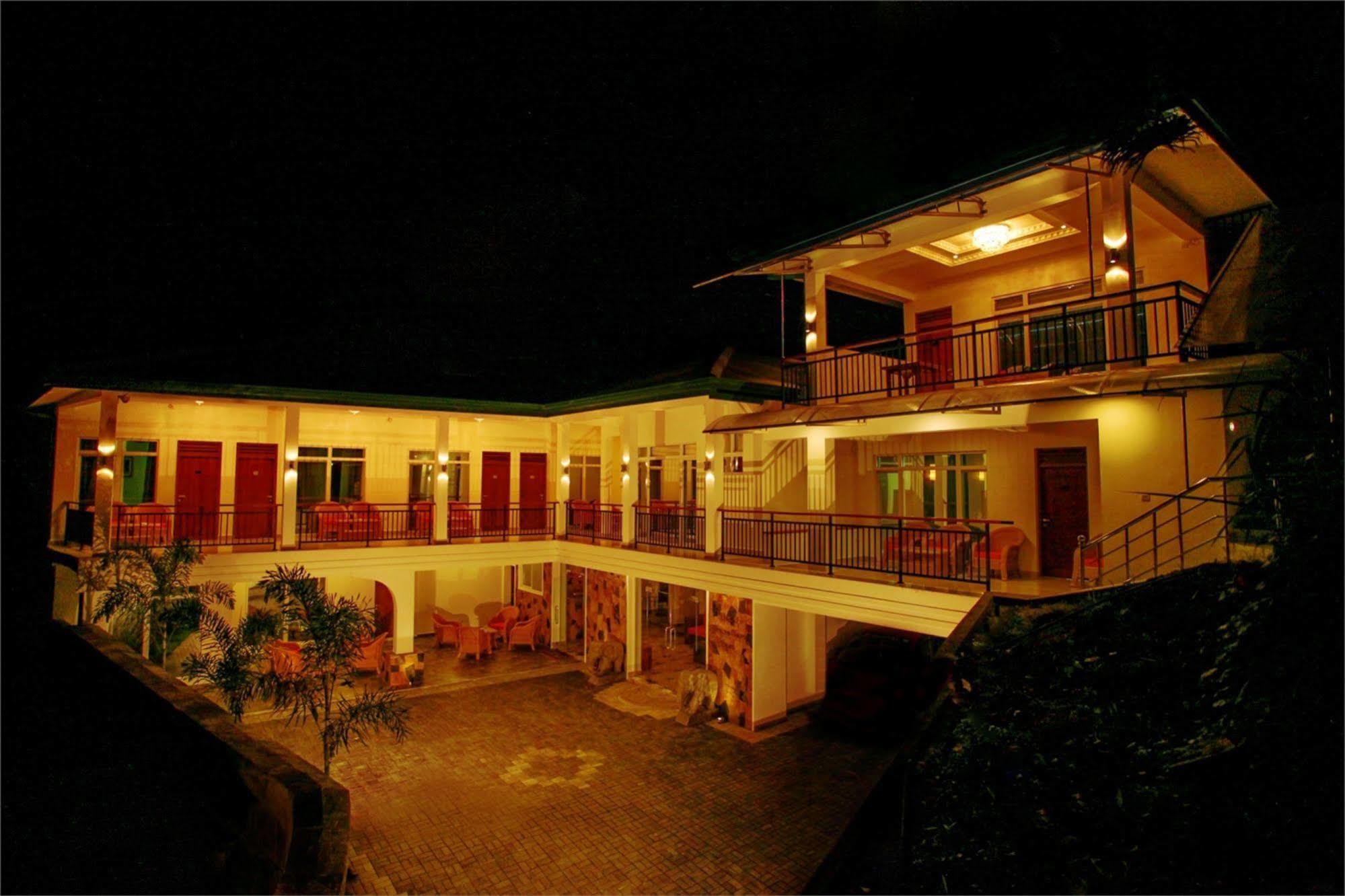 Hotel Travellers Nest Kandy Zewnętrze zdjęcie