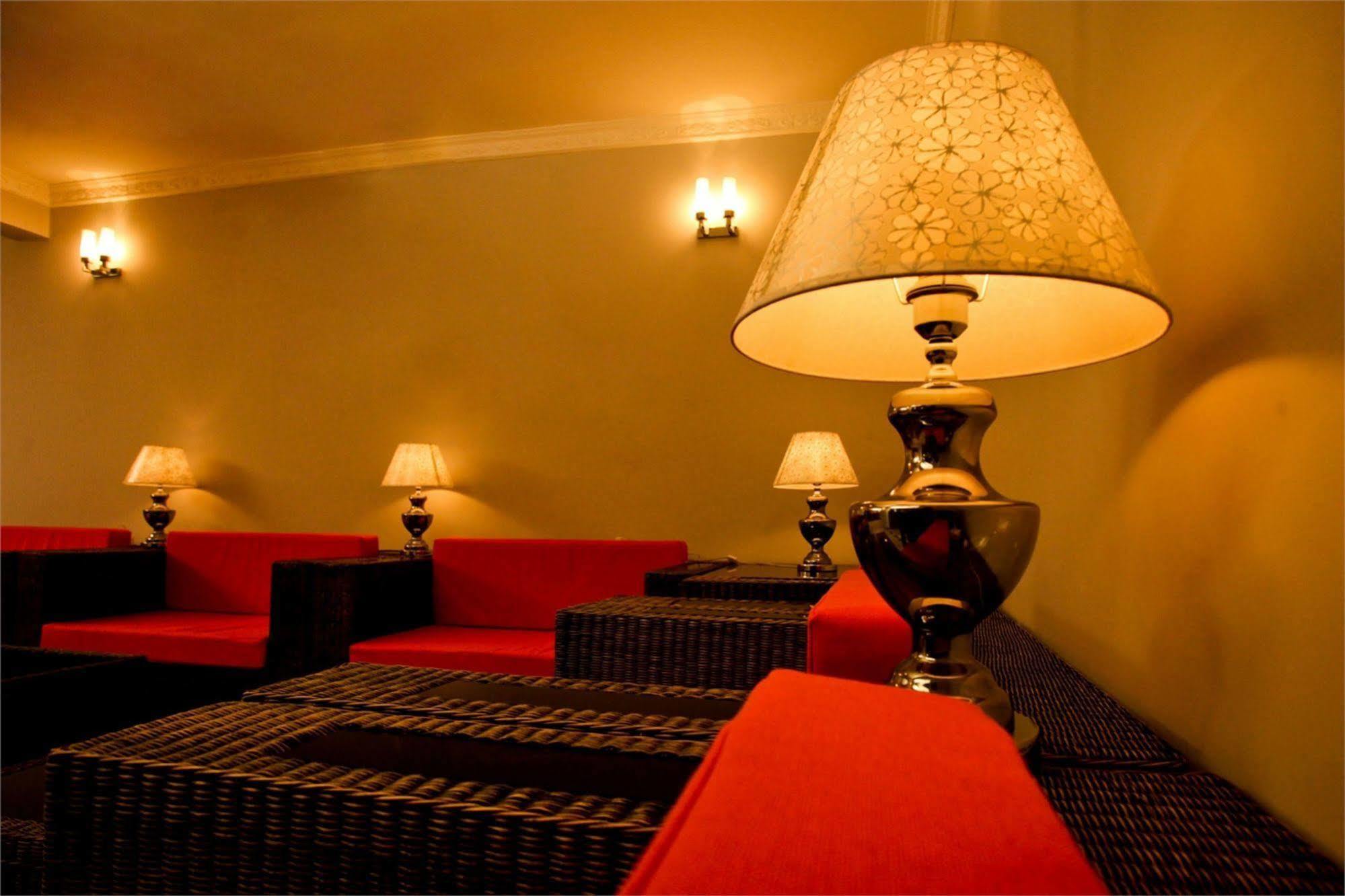 Hotel Travellers Nest Kandy Zewnętrze zdjęcie