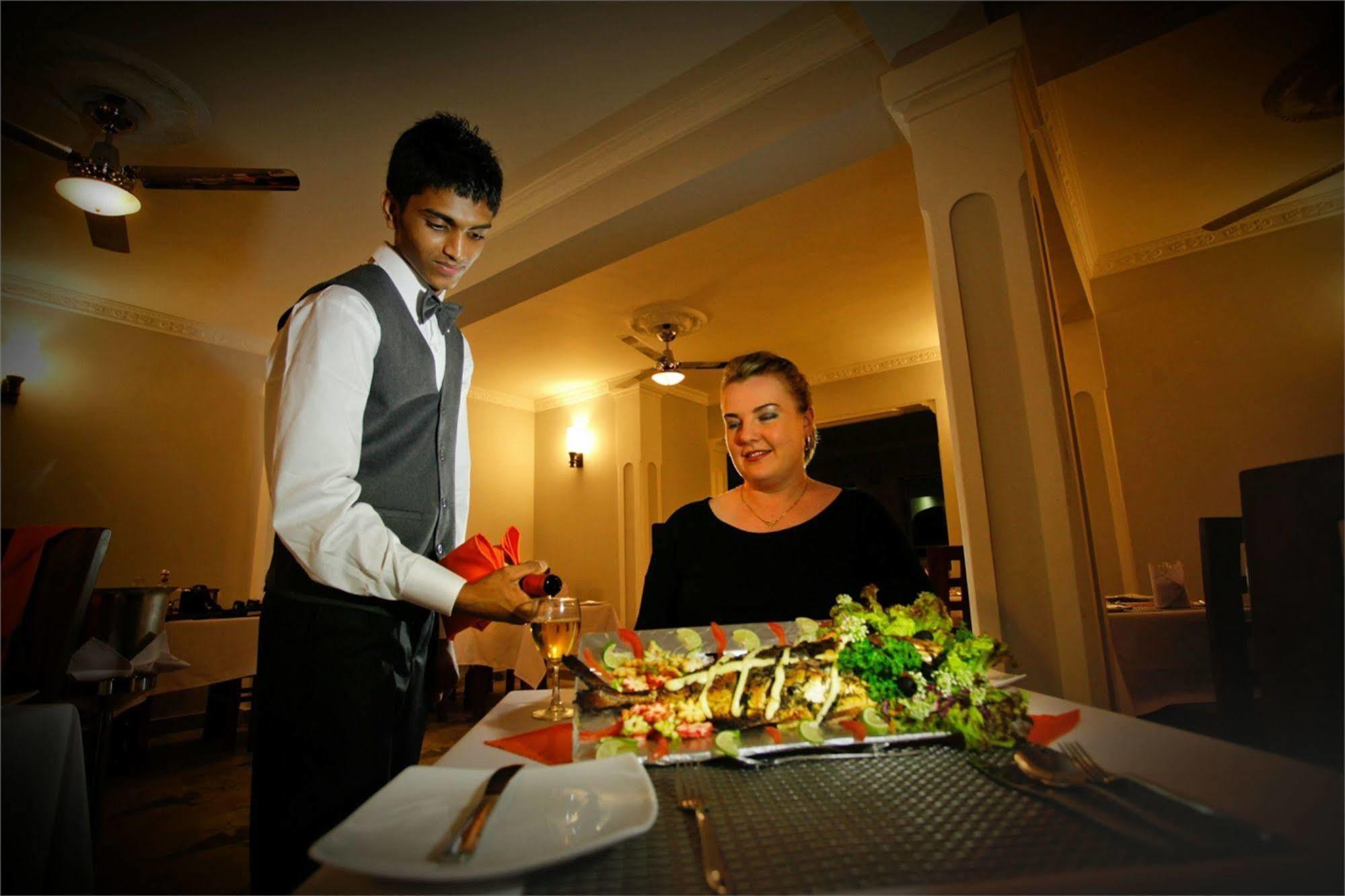 Hotel Travellers Nest Kandy Zewnętrze zdjęcie