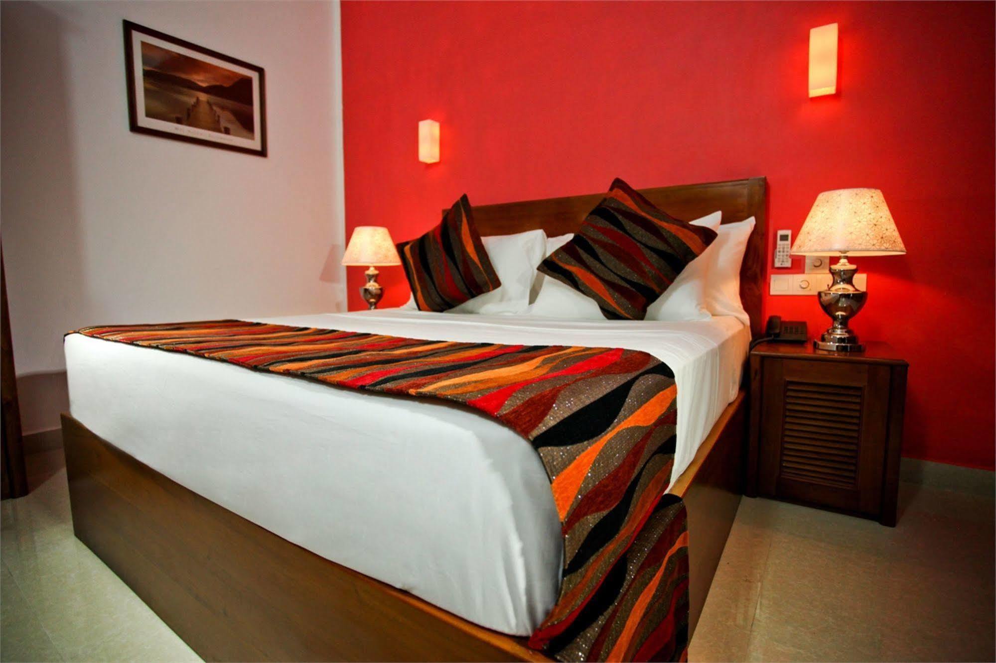 Hotel Travellers Nest Kandy Zewnętrze zdjęcie